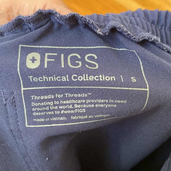 Figs Scrubs Set Navy Catarina One Pocket Top and Yola Scrub Pants Scrub Set XS S - Picture 6 of 15